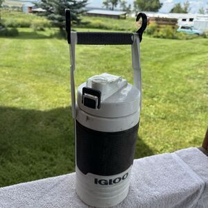 Igloo 3 Qt Cooler Jug Hangable White/Black, Pre-Owned